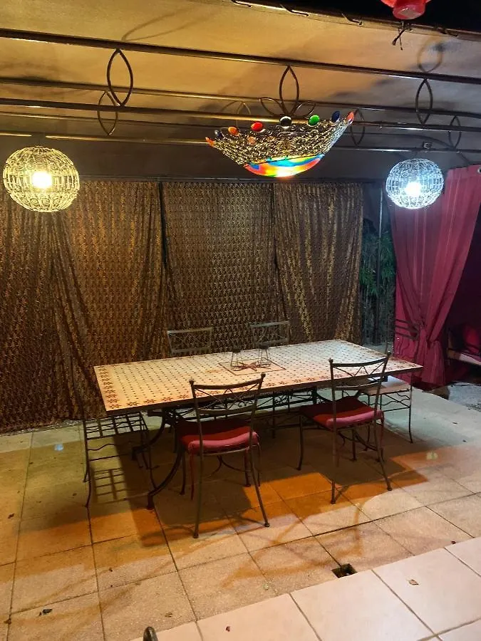 Couette-café Gîte Aux Amandiers Fréjus