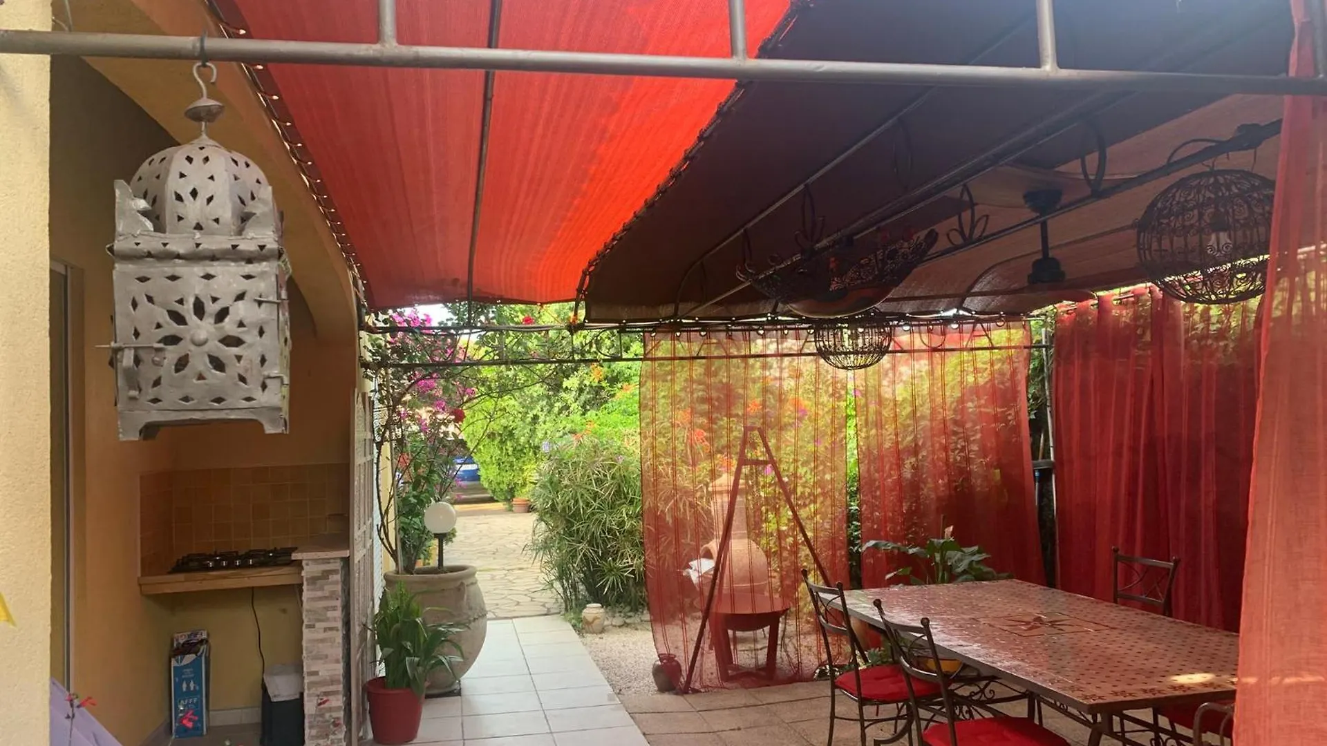 Couette-café Gîte Aux Amandiers Fréjus